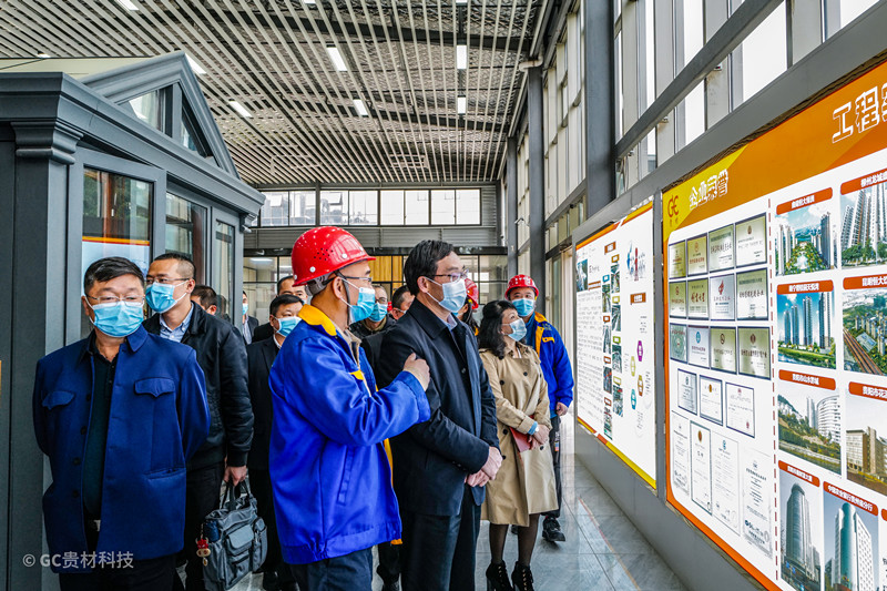 施波：貴州省工商聯副主席   徐紅：貴陽市委常委、市委統戰部部長