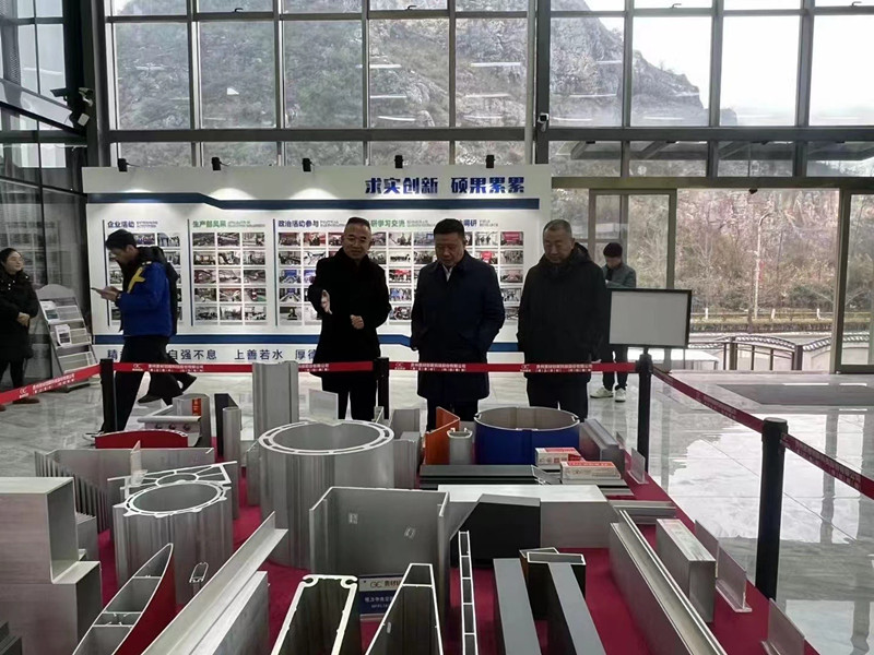 劉本立：貴陽市委常委、市委秘書長